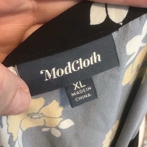 MODCLOTH Black Mustard White Floral Sleeveless Tie Neck Top XL - Picture 5 of 6